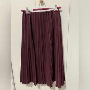Uniqlo Midi Pleated Skirt